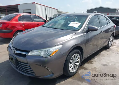 2015 Toyota Camry Le z USA, uszkodzony, nr VIN 4T4BF1FK8FR470561